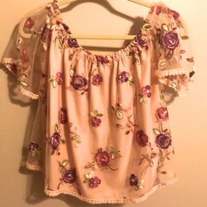 B B Dakota Embroidered Short Sleeve Top